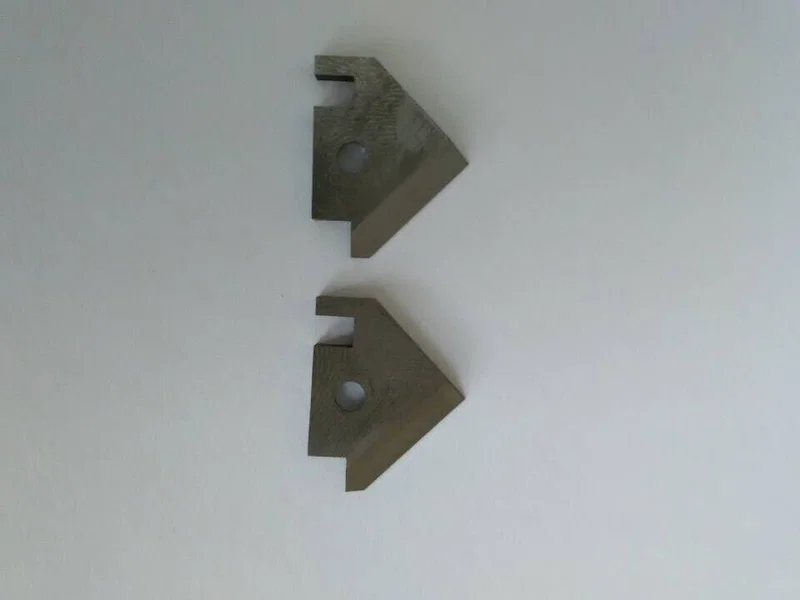 Koaxial trådavskärmningsmaskin för roterande blad